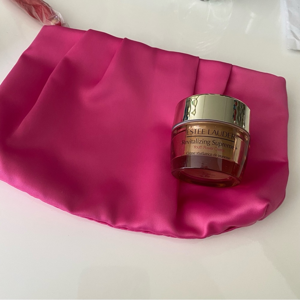 Estee Lauder Revitalizing Supreme+ Youth Power Cream
with cosmetics pouch